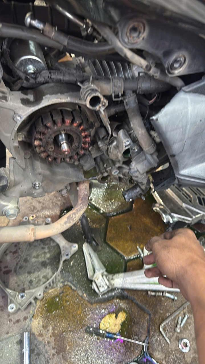 Minh hoạ thay vỏ, thay ruột xe máy